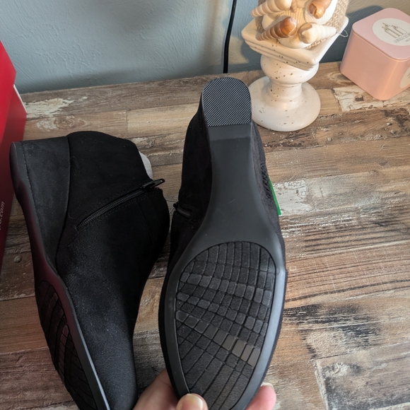 Impo Black Suede Ankle Booties with Memory Foam Size 6.5 - Picture 6 of 6